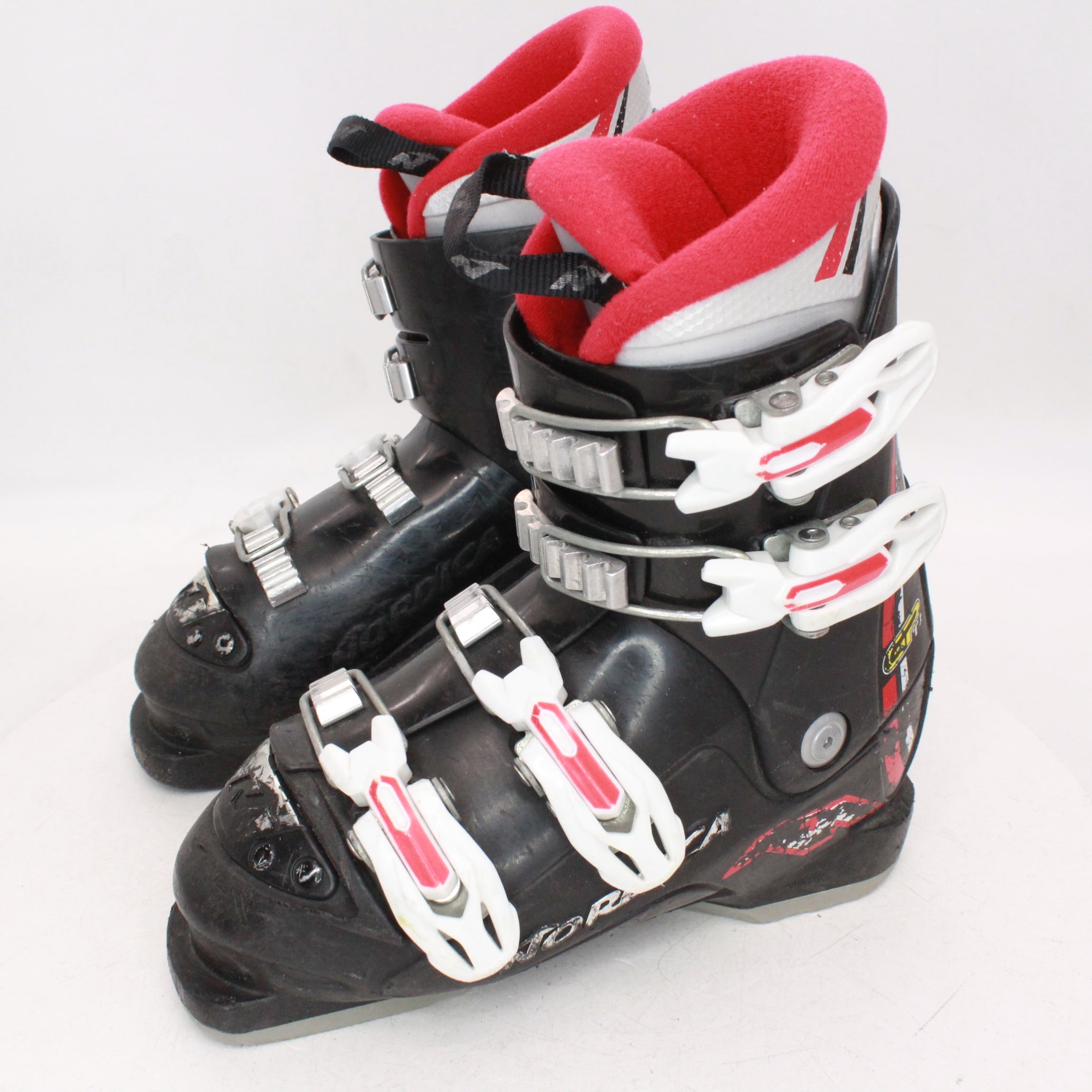Nordica GP TJ Kids Ski Boots - Size 1.5 / Mondo 19.5 Used