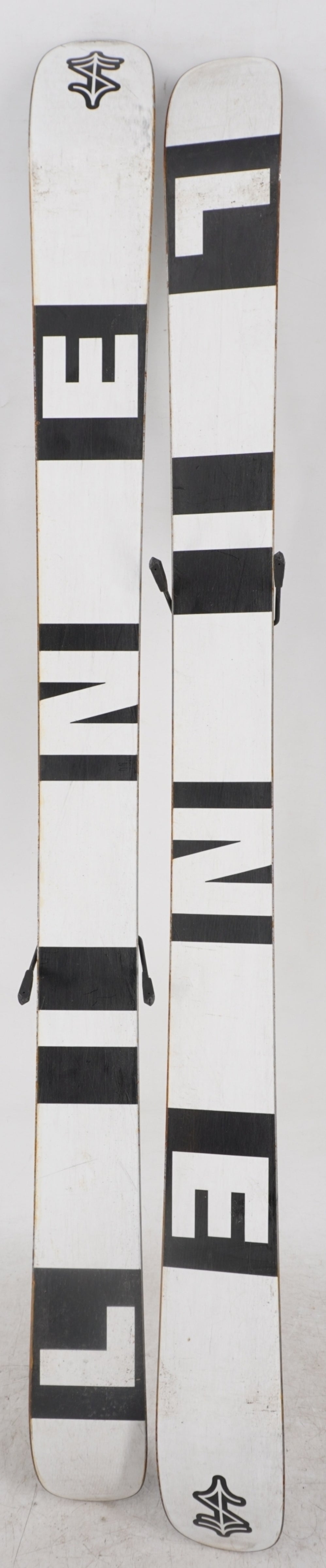 Line Gizmo Twin Tip Kids Skis with Bindings - 123 cm Used – Kiwi Sports ...